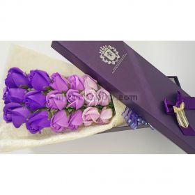 Букет от вечни рози в красива кутия  подарък за баловете,именни дни, рожденни дни ЛИЛАВ