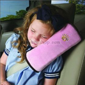 Удобна и безопасна възглавница за колан с която детето може да подремне в колата 
